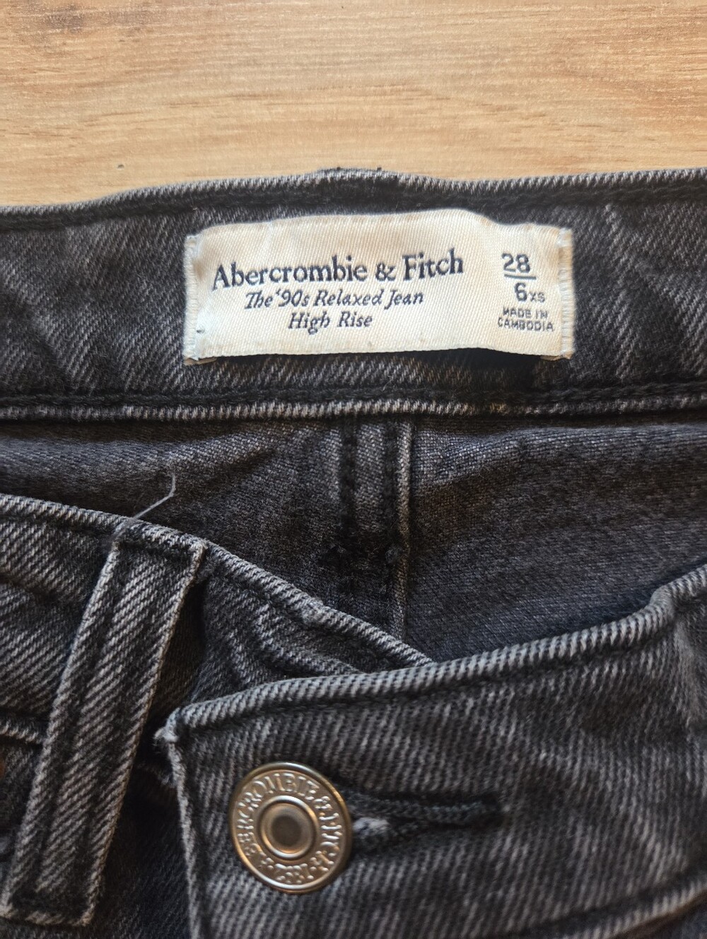 Abercrombie & Fitch The 90s Relaxed Jean High Rise Women Size 28/6XS Black - Picture 4 of 7